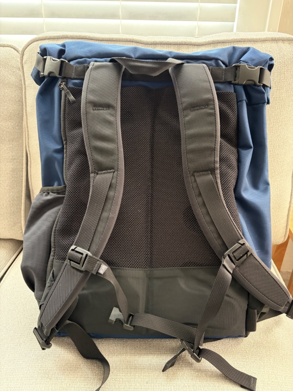 Tom Bihn Backpack - Addax 31 Deep Blue Ballistic/Taiga 200 Halcyon - Picture 3 of 7
